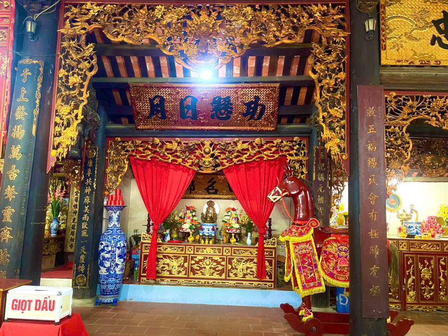 dinh-ha-yen-quyet-3.jpg