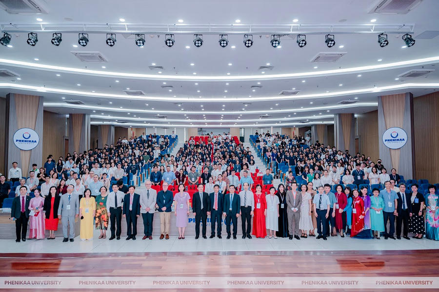1-cac-dai-bieu-tham-du-hoi-nghi.jpg